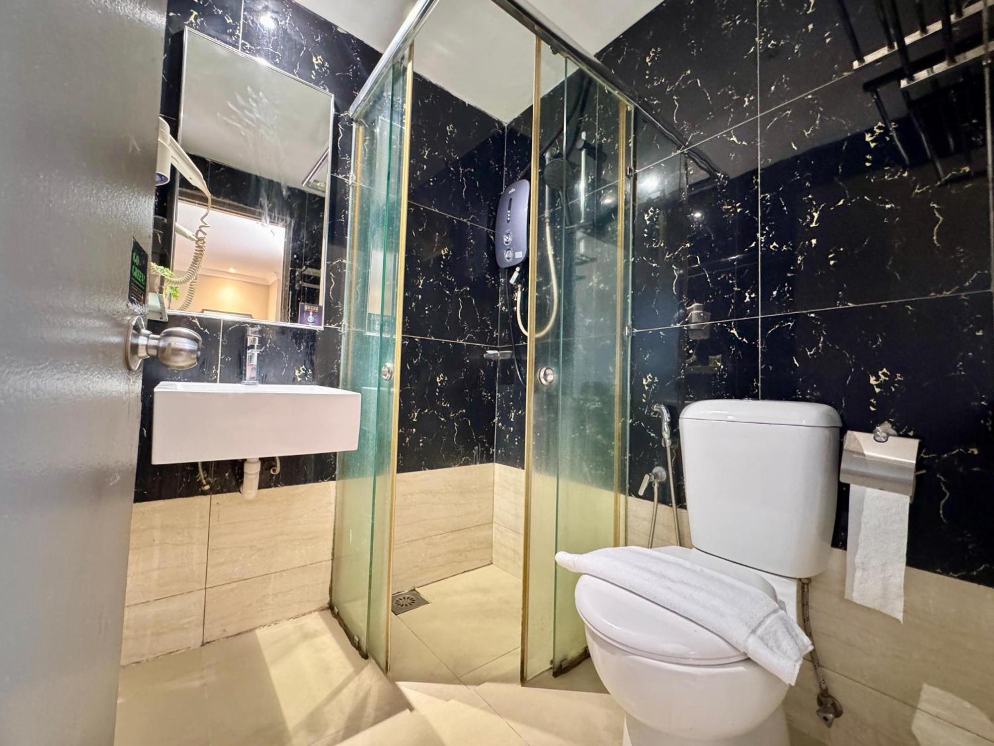 Kingston Hotel 6 - Changkat, Bukit Bintang Куала-Лумпур Екстер'єр фото
